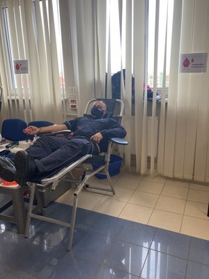 Policjanci oddają krew
