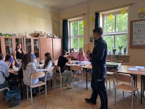 Dni otwarte w szkołach ponadpodstawowych - profilaktyka policjantów z Komendy Powiatowej Policji w Końskich