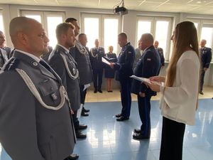 Wręczenie aktów mianowania koneckim Policjantom