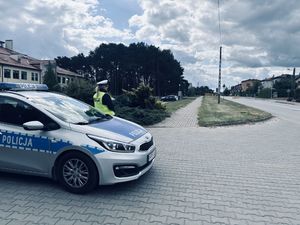 Droga do szkoły musi być bezpieczna! – policjanci sprawdzają oznakowanie przy placówkach oświatowych