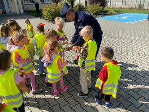 Bezpieczna droga do szkoły z przedszkolakami
