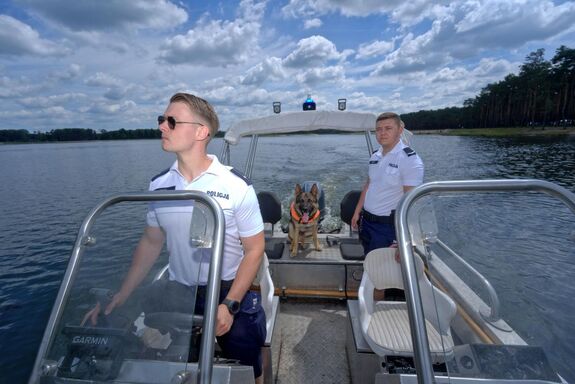 Policjanci Nieetatowego Zespołu Policji Wodnej rozpoczynają służbę w Sielpi