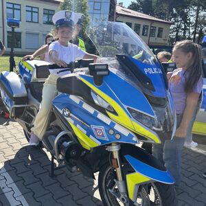 Cenna lekcja ruchu drogowego w ramach akcji „Bezpieczna droga do szkoły”