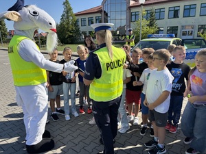 Cenna lekcja ruchu drogowego w ramach akcji „Bezpieczna droga do szkoły”